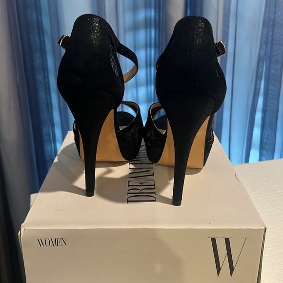 Black heels Size 8 - Picture 3 of 4